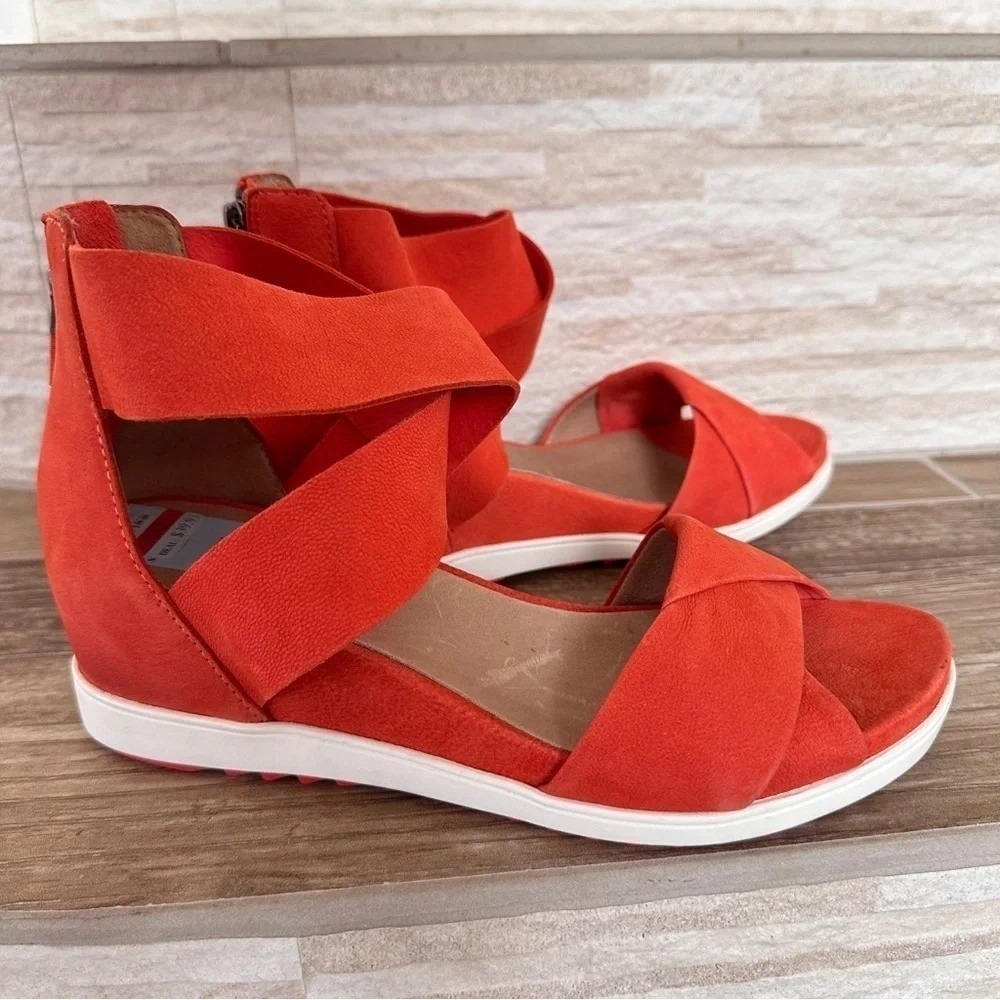 Eileen Fisher Suede Leather Comfort Sandals in Tangelo - NWT - Sz 8.5 MSRP $210